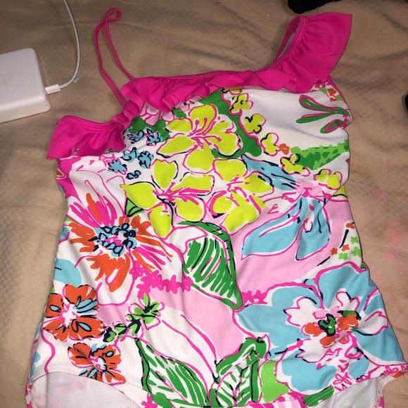 Limited edition Lilly Pulitzer target bathingsuit - Picture 1 of 3